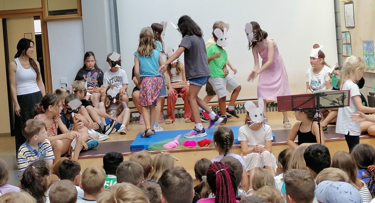 Kinder Spielen eine Szene